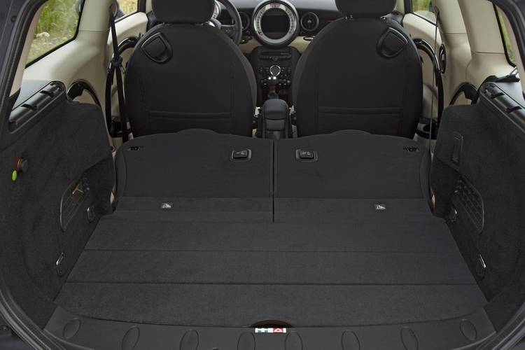 MINI Cooper S Clubman 2010 facelift sklopená zadní sedadla