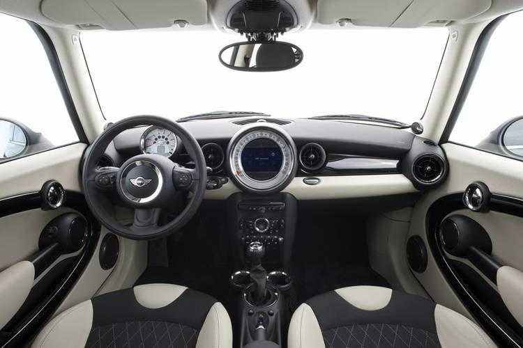 MINI Cooper S Clubman 2010 facelift interior