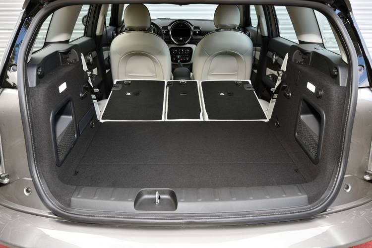 MINI Cooper S Clubman F54 2015 plegados los asientos traseros