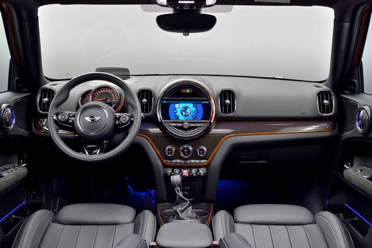 MINI Countryman F60 2016 interiér