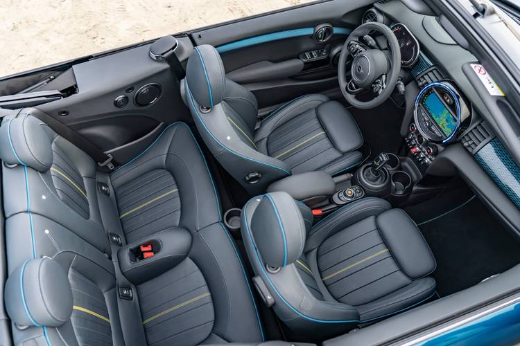 MINI Cooper F57 facelift 2018 zadní sedadla