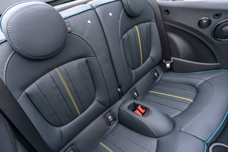 MINI Cooper F57 facelift 2018 assentos traseiros