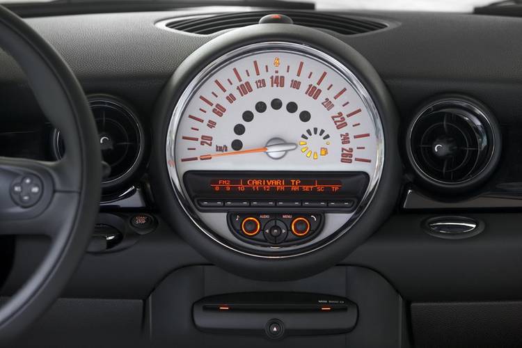MINI Cooper R56 facelift 2011 interiér