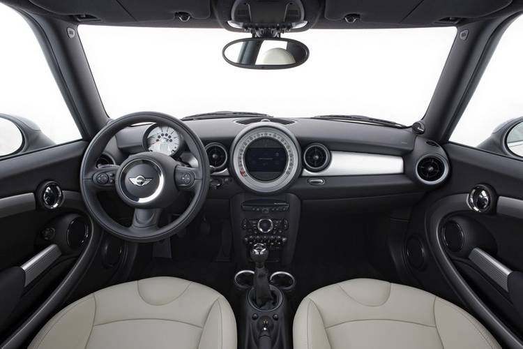 MINI Cooper R56 facelift 2012 interiér