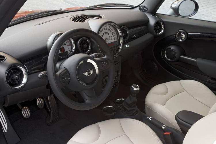 Interno di una MINI Cooper R56 facelift 2010