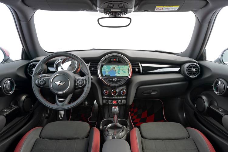 MINI John Cooper Works F56 2015 interiér