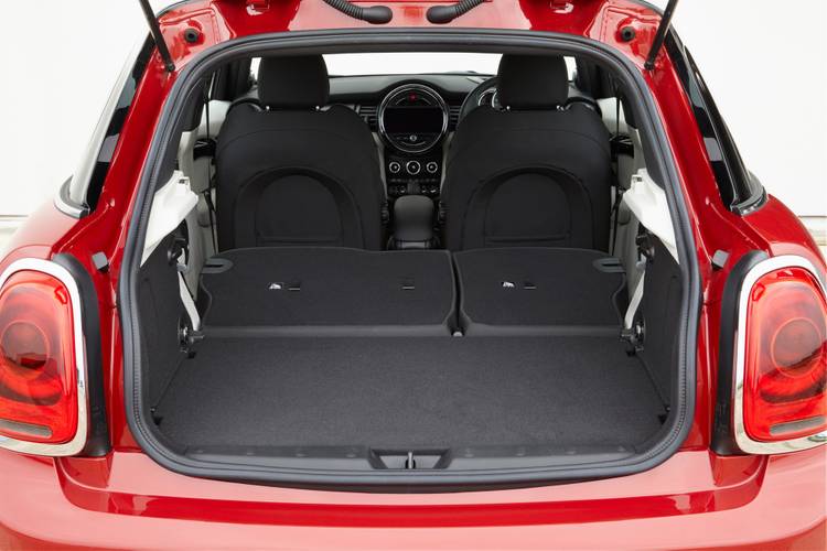 MINI Cooper S F55 2014 bagageruimte tot aan voorstoelen