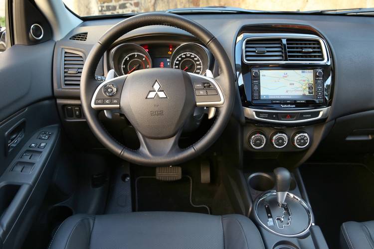 Interno di una Mitsubishi ASX GA facelift 2013