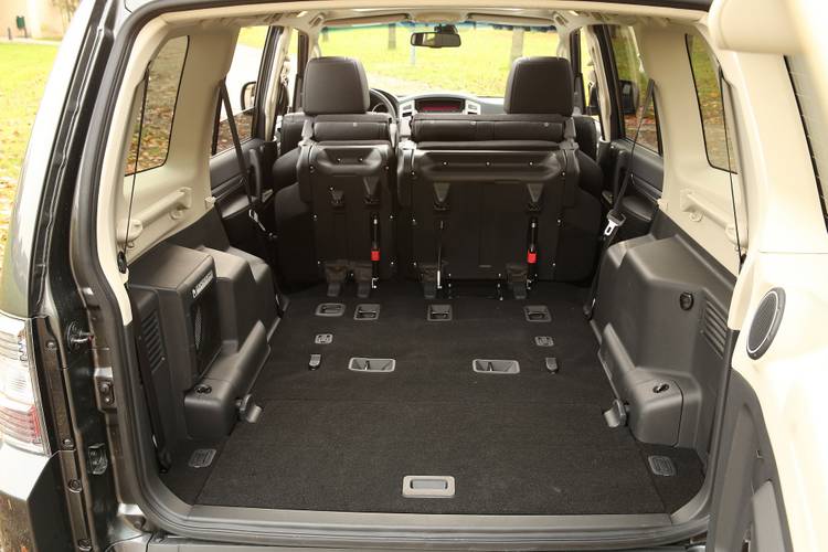 Mitsubishi Pajero facelift 2016 sièges arrière rabattus