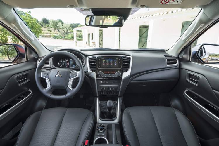 Mitsubishi L200 facelift 2020 interior