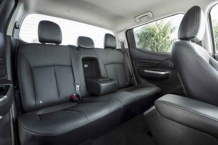 Mitsubishi L200 facelift 2020 rear seats