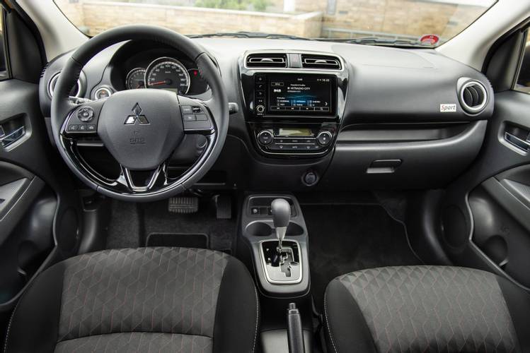 Interno di una Mistubishi SpaceStar facelift 2020