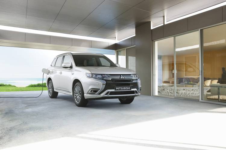 Mitsubishi Outlander ZJ facelift 2018 nabíjení