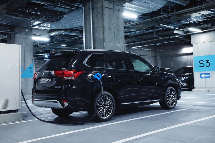 Mitsubishi Outlander ZJ facelift 2019 nabíjení