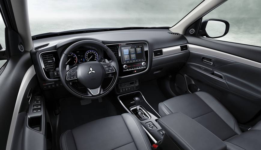 Interno di una Mitsubishi Outlander ZJ facelift 2018