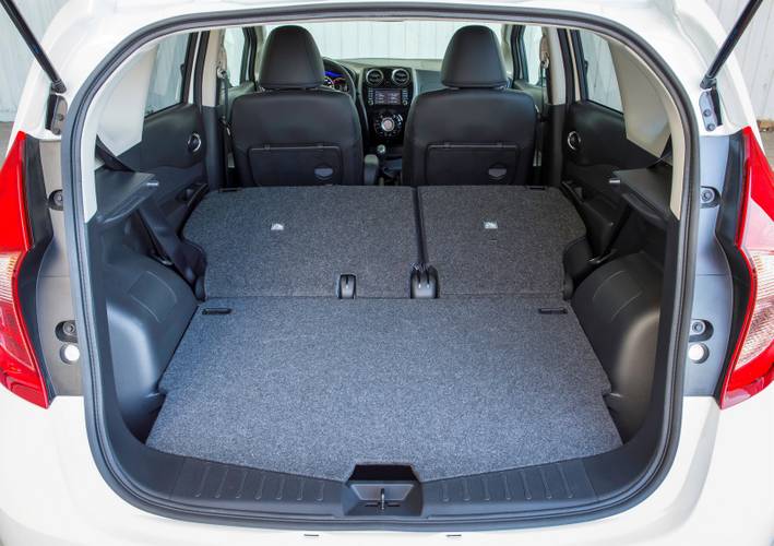 Nissan Note E12 2015 plegados los asientos traseros