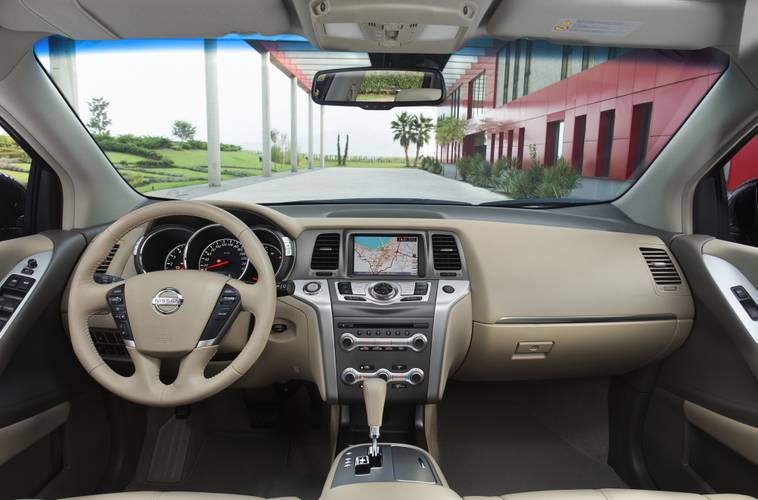 Interno di una Nissan Murano 2012 facelift Z51