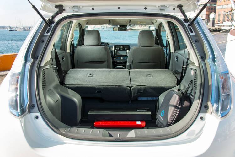 Nissan Leaf ZE0 2014 plegados los asientos traseros