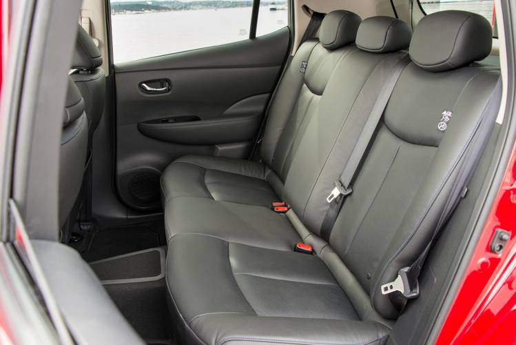 Nissan Leaf ZE0 2015 asientos traseros