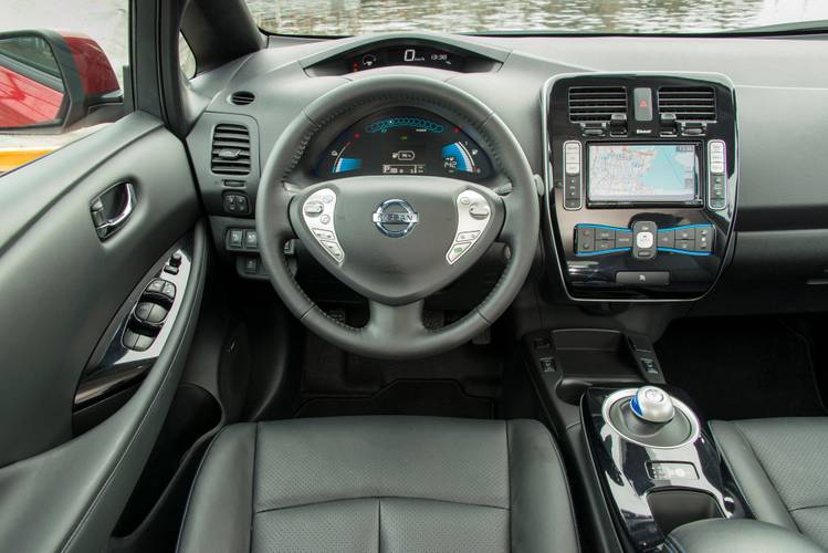 Interno di una Nissan Leaf ZE0 2013