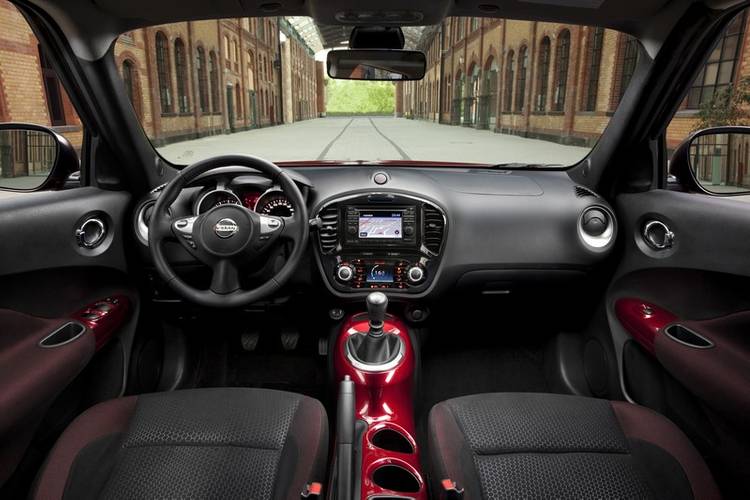 Interno di una Nissan Juke F15 2010