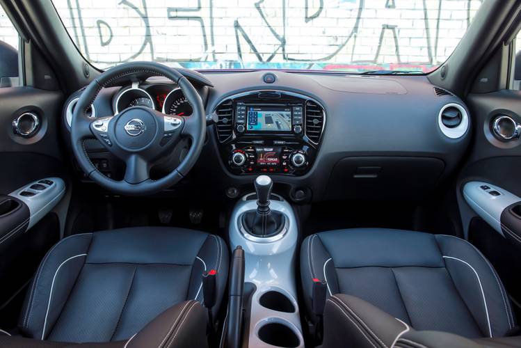 Interno di una Nissan Juke F15 facelift 2014