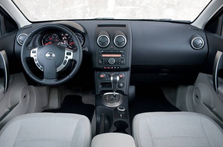 Nissan Qashqai J10 facelift 2010 interiér