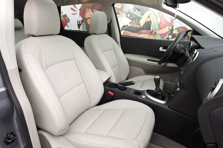 Nissan Qashqai J10 facelift 2011 front seats