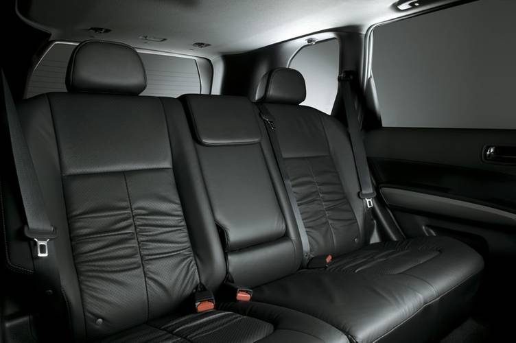 Nissan X-Trail T31 2007 rear seats