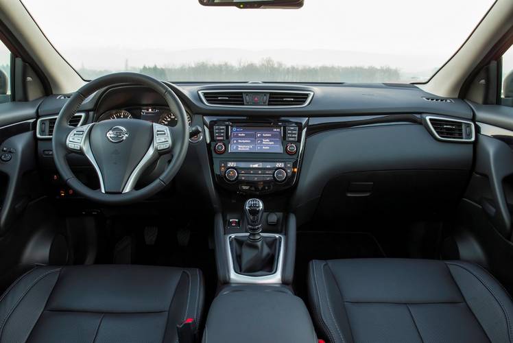 Interno di una Nissan Qashqai J11 2013