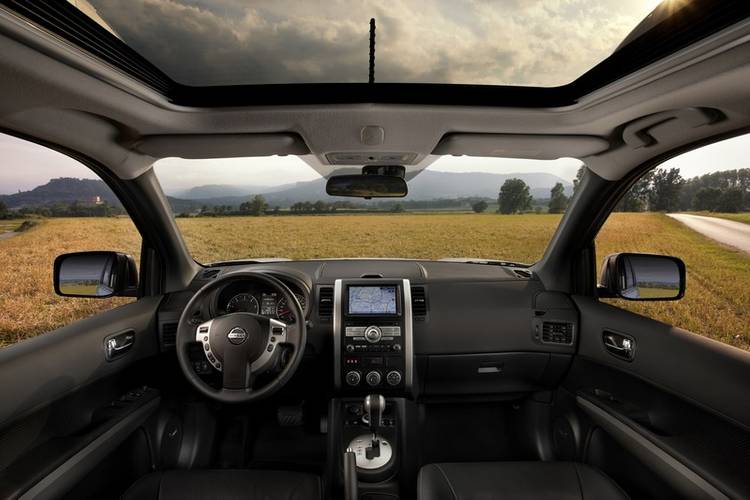 Interno di una Nissan X-Trail facelift 2010 T31