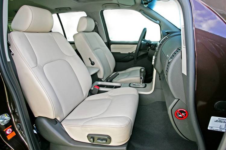 Nissan Pathfinder R51 2005 přední sedadla