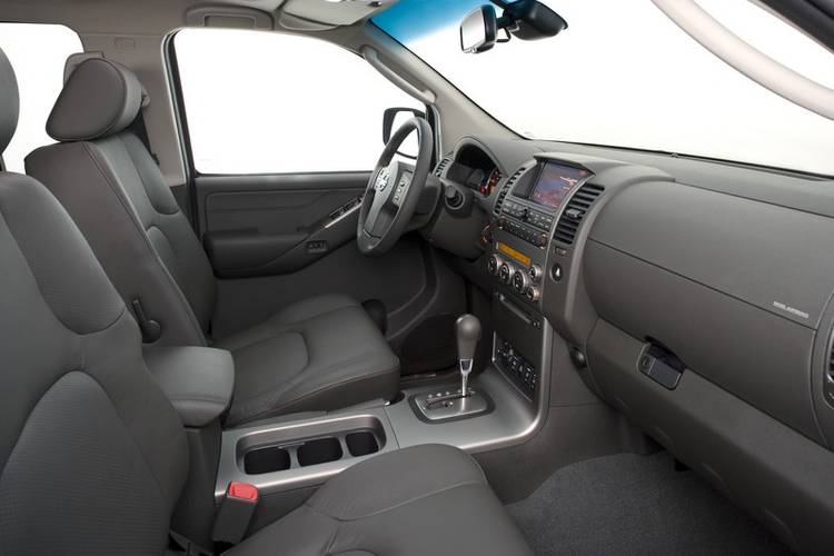 Nissan Navara D40 2008 front seats