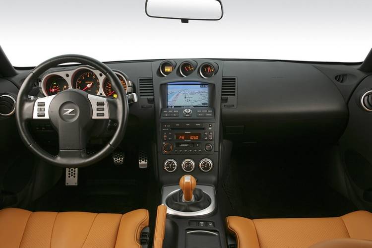 Nissan 350z facelift 2006 interiér