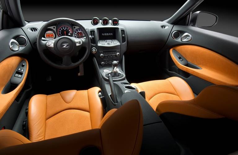 Interno di una Nissan 370Z Z34 2010