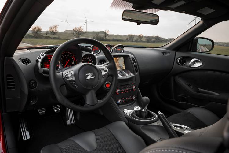 Interno di una Nissan 370Z Z34 facelift 2013