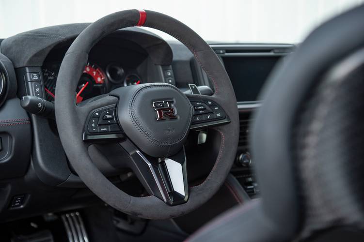 Nissan GT-R NISMO R35 facelift 2017 interior