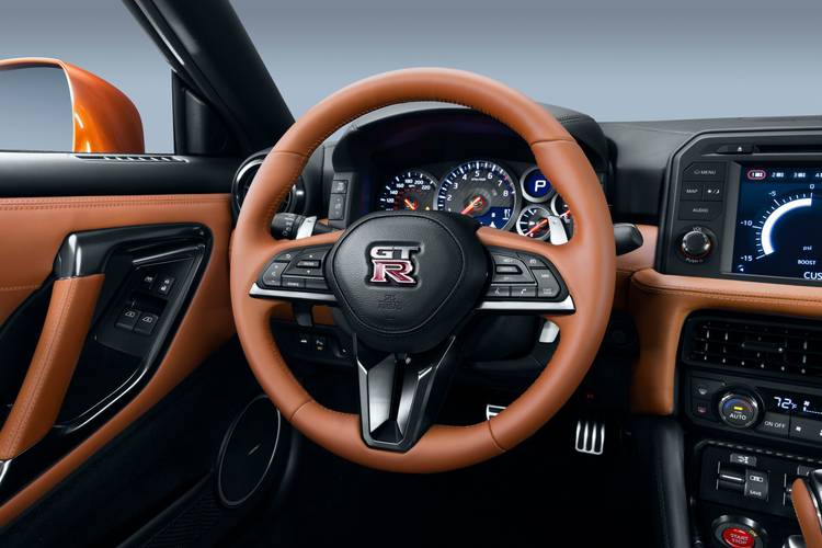 Interno di una Nissan GT-R R35 facelift 2017