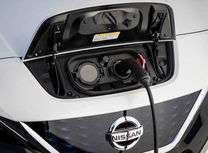 Nissan Leaf ZE1 2020 ładowanie