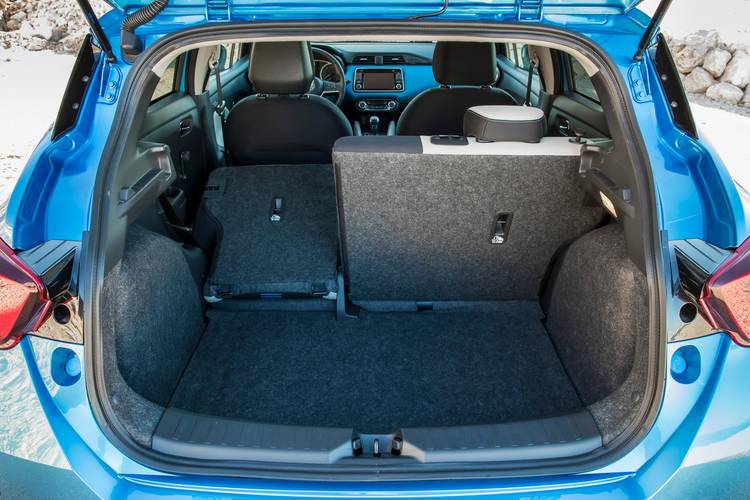 Nissan Micra K14 2019 sklopená zadní sedadla