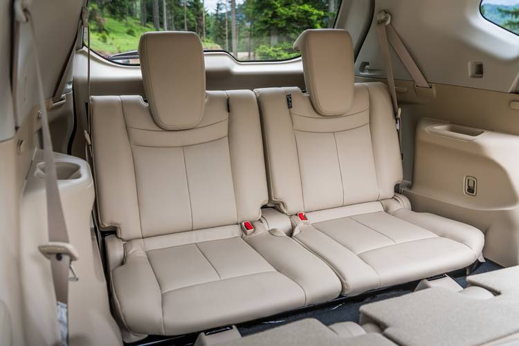 Nissan X-Trail T32 facelift 2019 asientos traseros