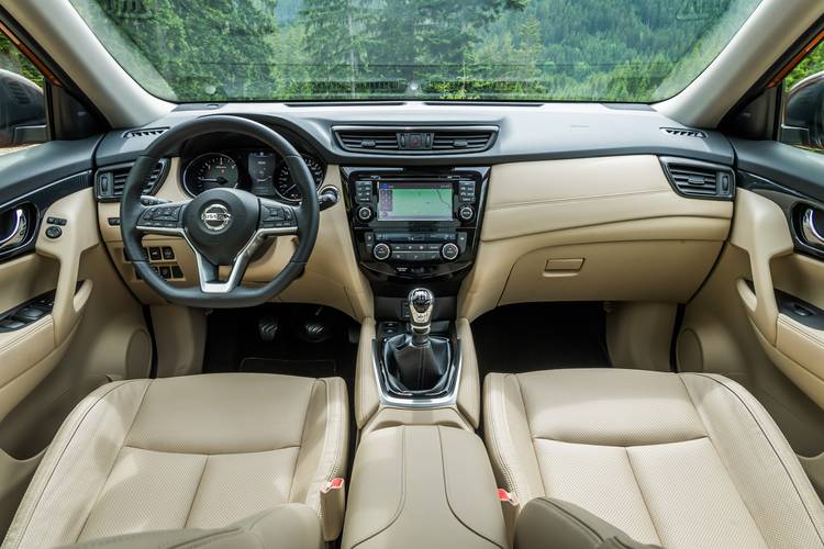 Interno di una Nissan X-Trail T32 facelift 2018