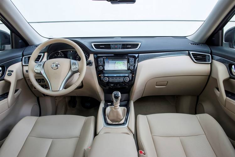 Interno di una Nissan X-Trail T32 2013