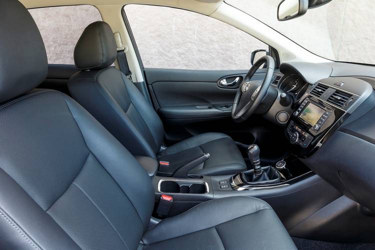 Nissan Pulsar C13 2015 přední sedadla