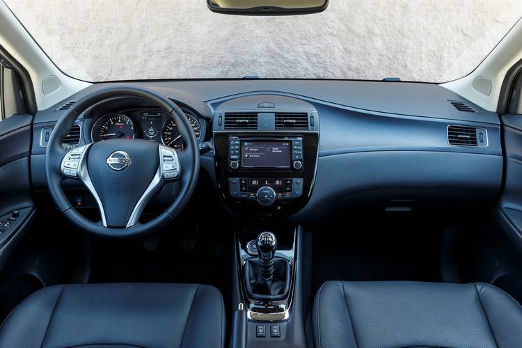 Nissan Pulsar C13 2014 interior