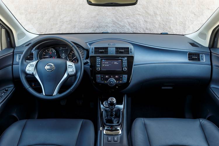 Nissan Pulsar C13 2014 interieur