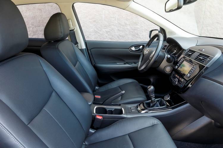 Nissan Pulsar C13 2015 voorstoelen