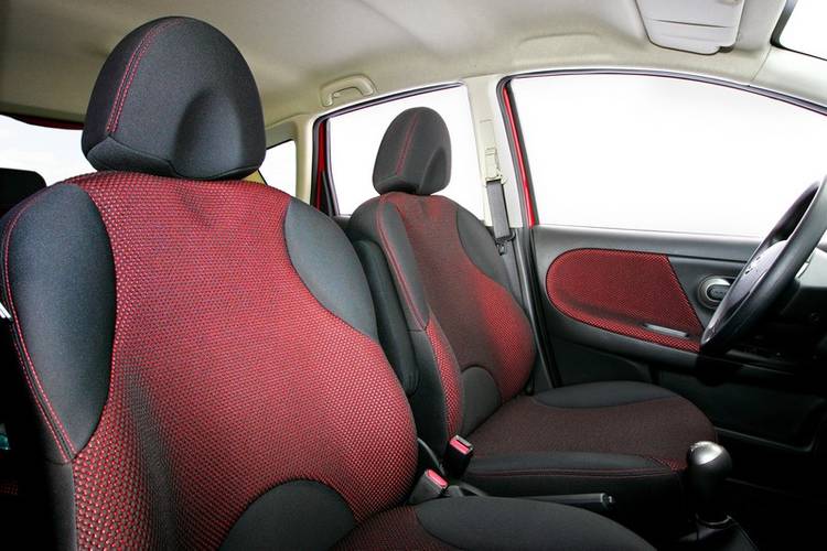 Nissan Note E11 2007 front seats
