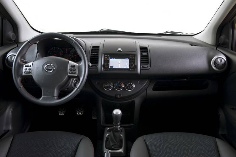 Nissan Note E11 facelift 2010 intérieur