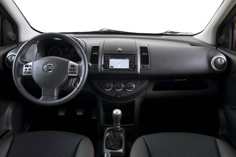 Interno di una Nissan Note E11 facelift 2010